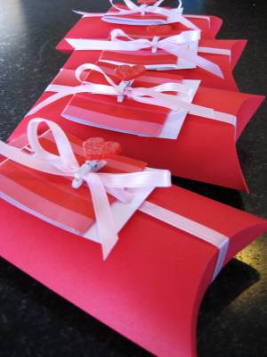 heart-tissue-holder-pillow-box.jpg