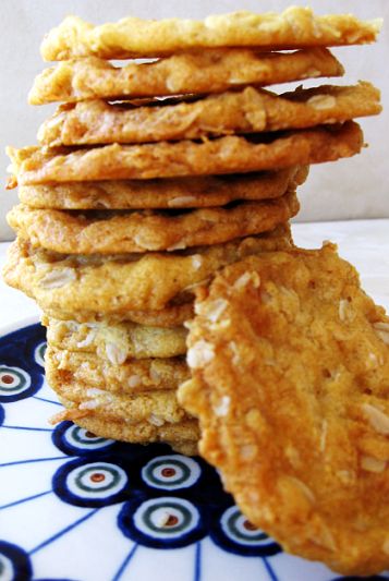http://www.skiptomylou.org/wp-content/uploads/2008/01/anzac-biscuits.jpg