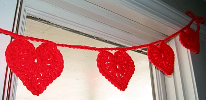 crochet-heart-garland-3