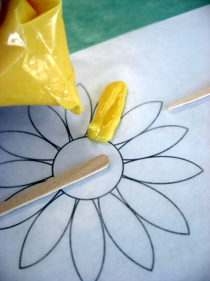 sunflower-cupcake-topper-piping