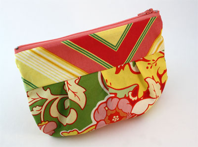 http://www.skiptomylou.org/wp-content/uploads/2010/04/Pleated-Pouch.jpg
