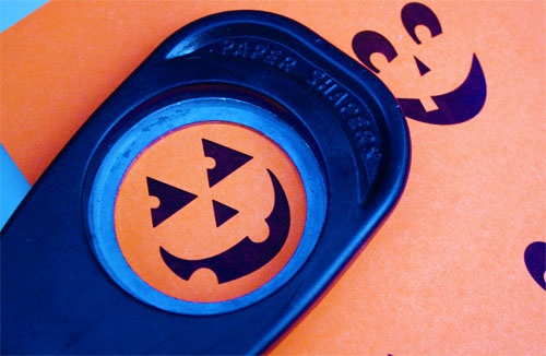 Free Printable Jack-o-Lantern Cupcake Picks (how to) by Cindy Hopper on Alphamom.com 