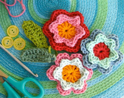 How To Crochet A Flower. Crochet Flower and Leaves
