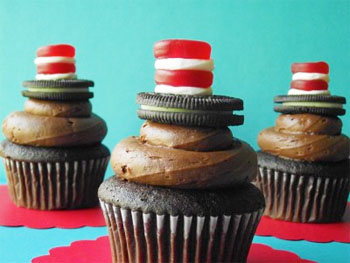 Cat in the hat cupcakes