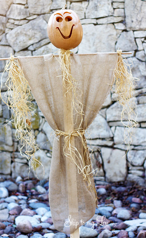 how-to build a scarecrow