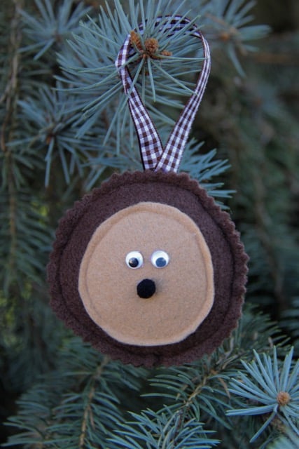 Felt Hedgehog Ornament // SmashedPeasandCarrots.com