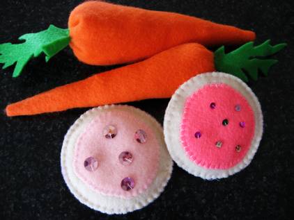 felt-cookies-and-carrots.jpg