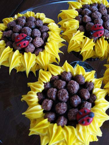 sunflower-cupcakes.jpg