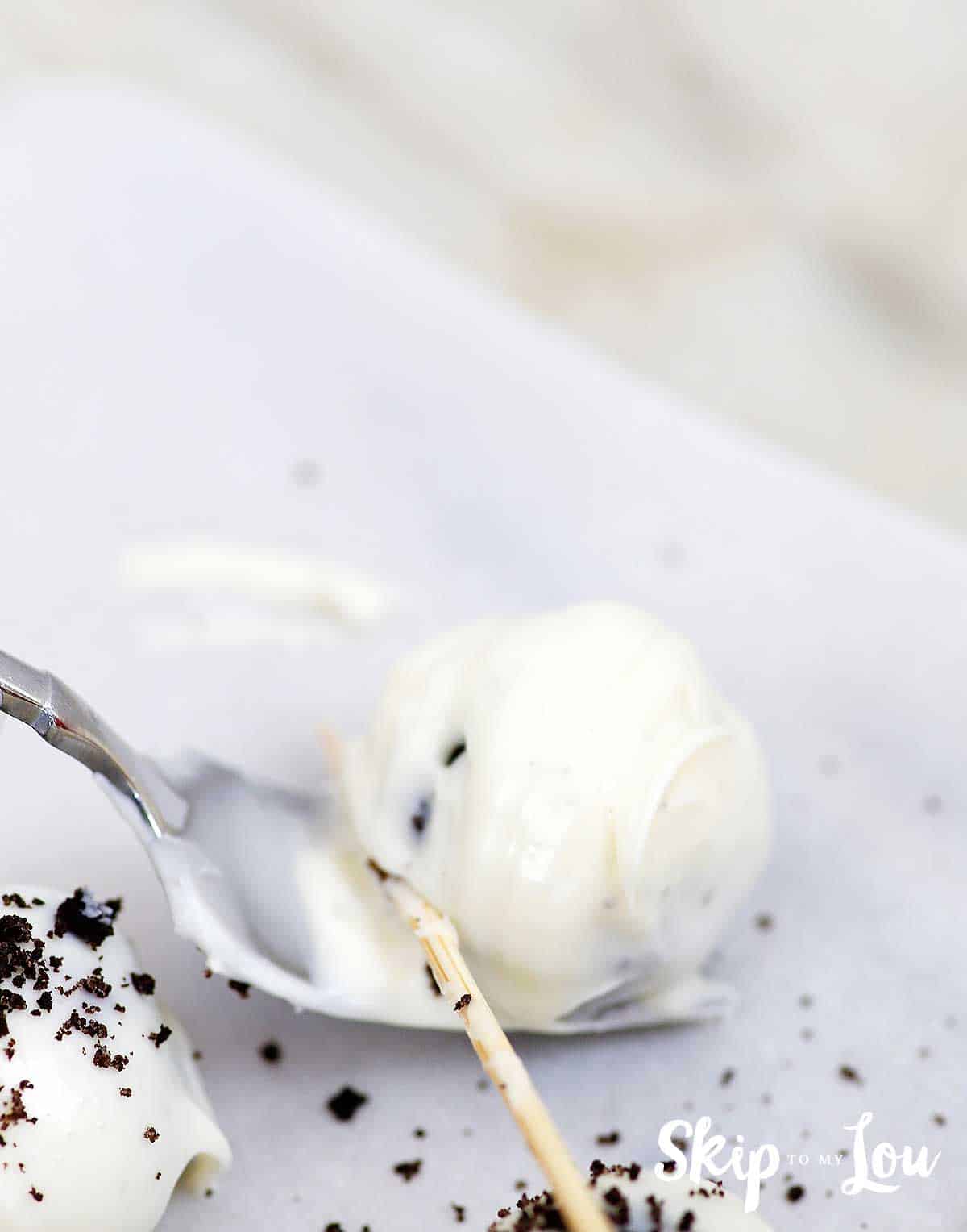 oreo truffle dipped in chocolate