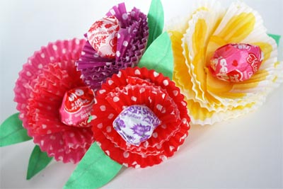 pretty bouquet of paper cup valentines 