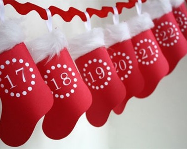 Hanging-Paper-Advent-Stocking-Calendar.jpg