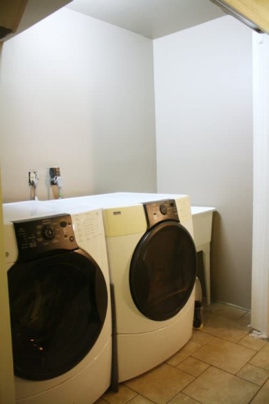 Laundry-room-makeover-before.jpg