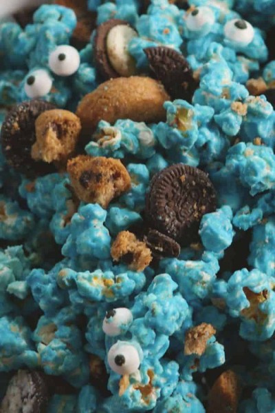 popcorn with cookies