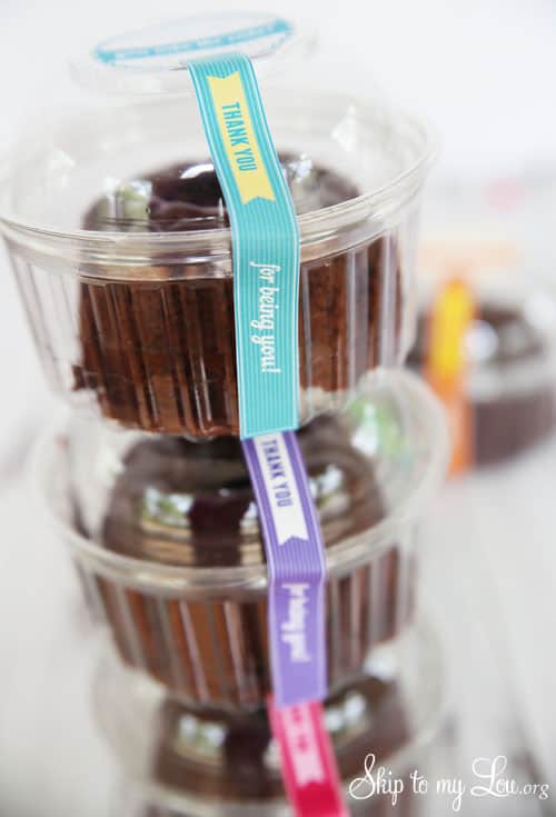you take the cake lables on mini round take out containers in a stack