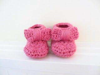 crochet booties with bow