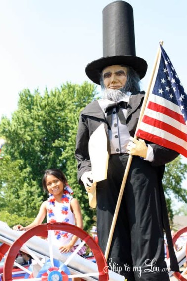 Abe-Lincoln-Parade-Float.jpg