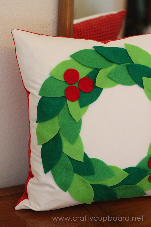 Easy Holly Wreath Pillow