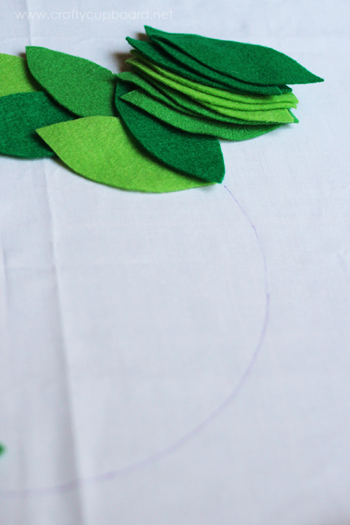 Holly Wreath Leaf Layout Guide