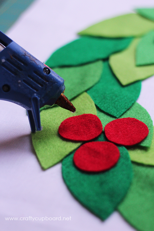 Holly Wreath Leaf and Berry Application