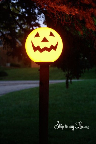 jack-o-lantern-yard-light.jpg