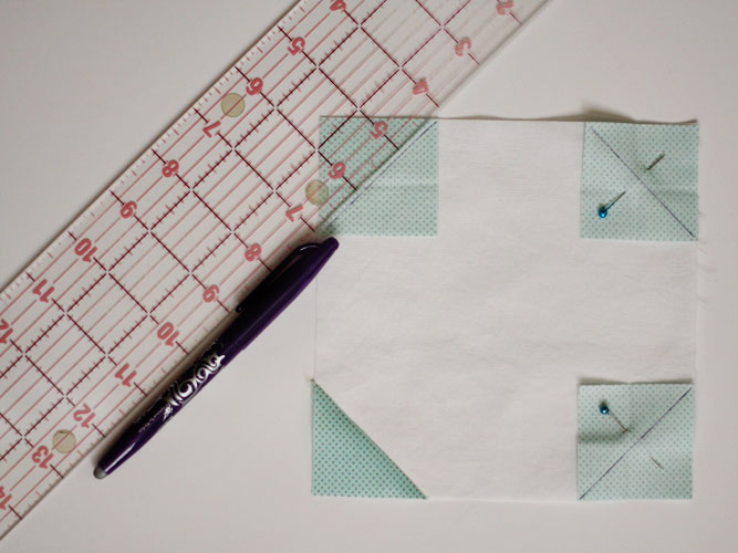 Skiptomyloupinitsnowmantablerunner-attaching-accent-squares