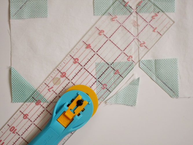 Skiptomyloupinitsnowmantablerunner-cutting-corners