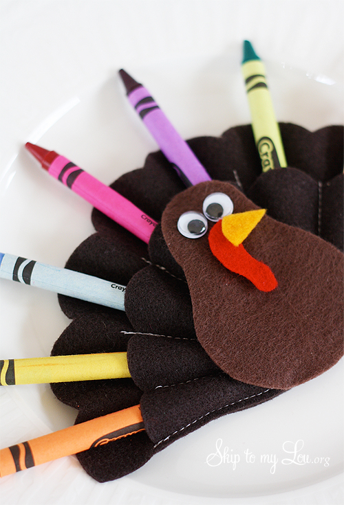 felt turkey crayon holder finished