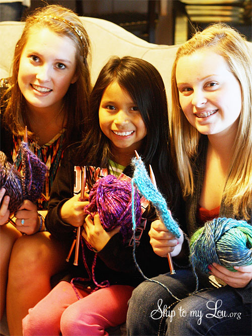 girls knitting