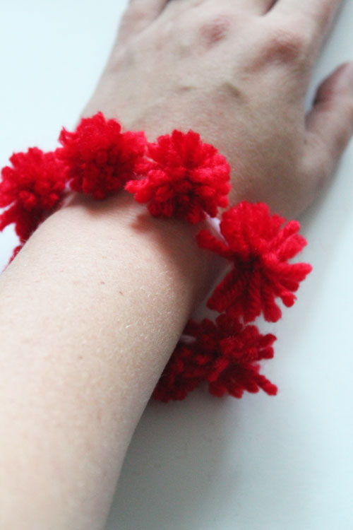 make a pom pom bracelet