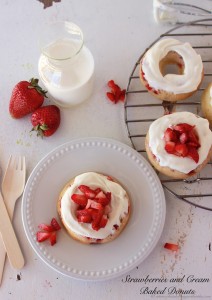 Strawberries-and-Cream-Baked-Donuts*(2)