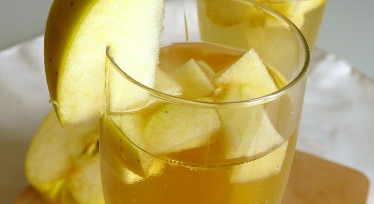 caramel-apple-sangria-recipe