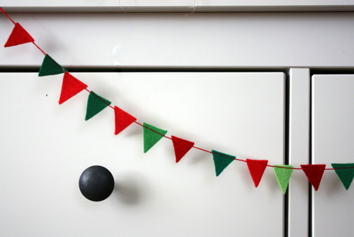 Felt-mini-pennants-bunting-tutorial