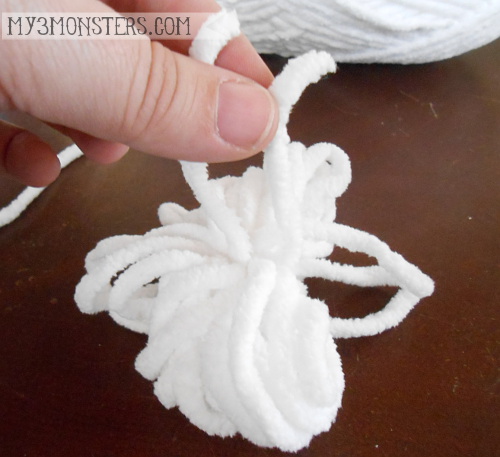 how to make a pom pom