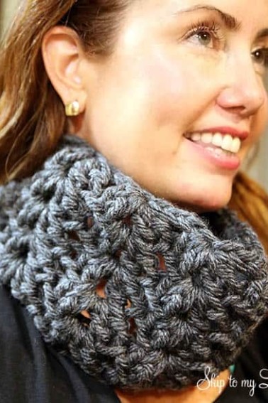 crochet-cowl-worn-by-Jen-Hadfeld-skiptomylou.org_.jpg