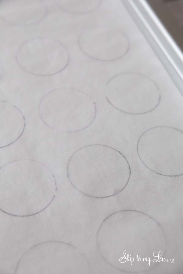 French Macaron preparing the pan