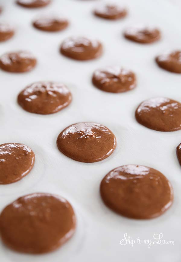 french macarons before baked