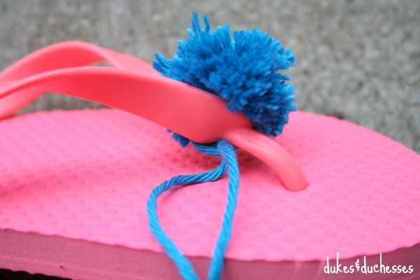typing pom pom on flip flop