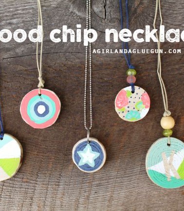 wood-chip-necklace-resized-kids-crafts.jpg
