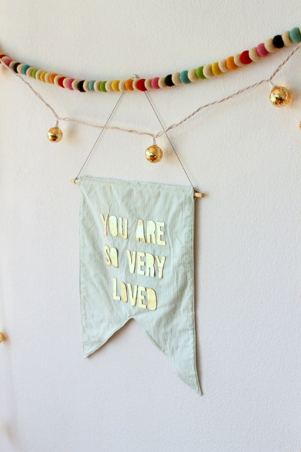 handmade Christmas- DIY flag banner gift idea (easy to customize, even easier to put together!)