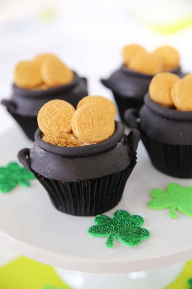 St-Patricks-pot-of-gold-cupcake.jpg