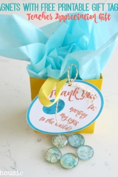Quick-Easy-DIY-Map-Magnets-with-Free-Printable-Gift-Tags.jpg