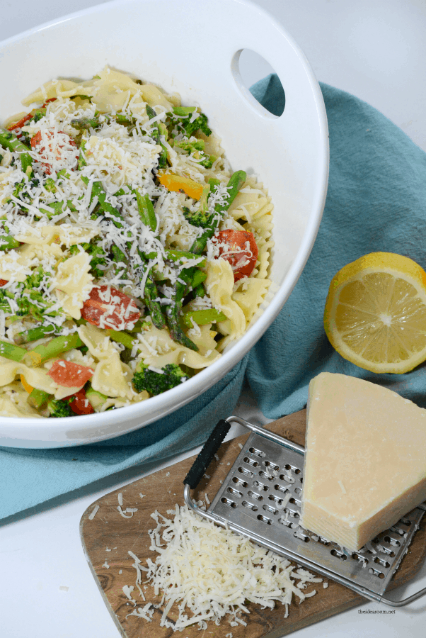 Salad Recipes | This Spring Veggie Pasta Salad is a delicious, easy dinner recipe. Perfect for a side dish or a main dish. Healthy and colorful, it will become a favorite.