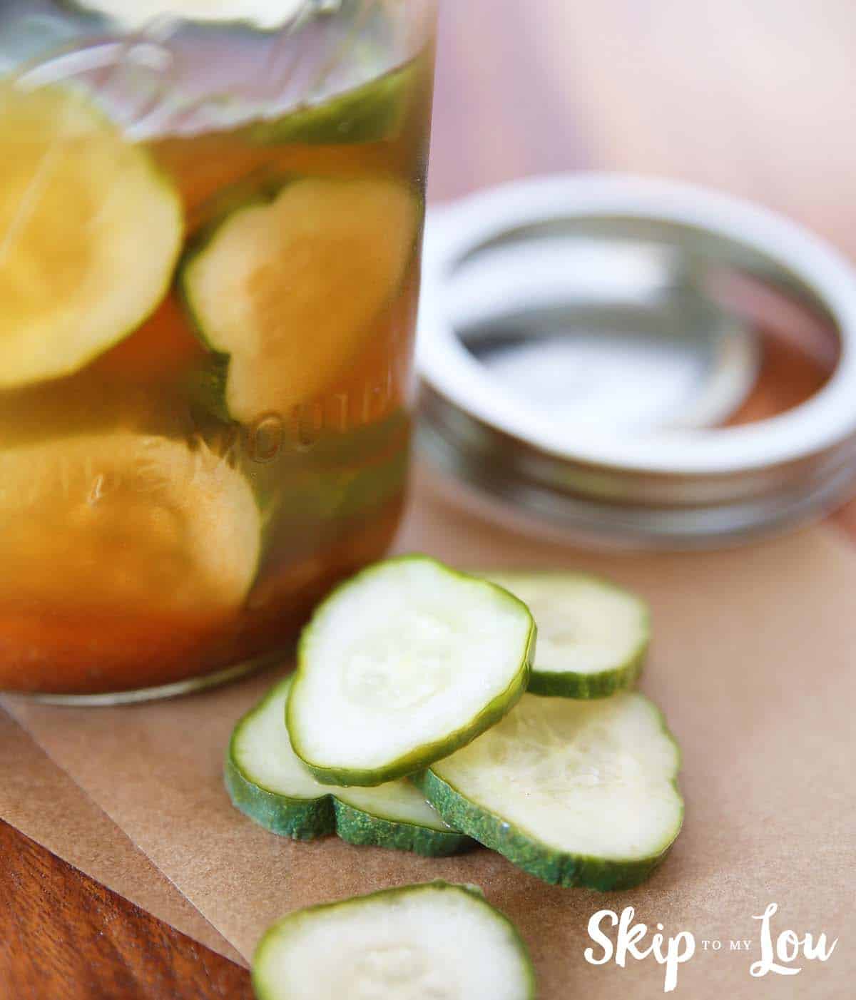 cajun pickle recipe in mason jars with pickles laying at the side