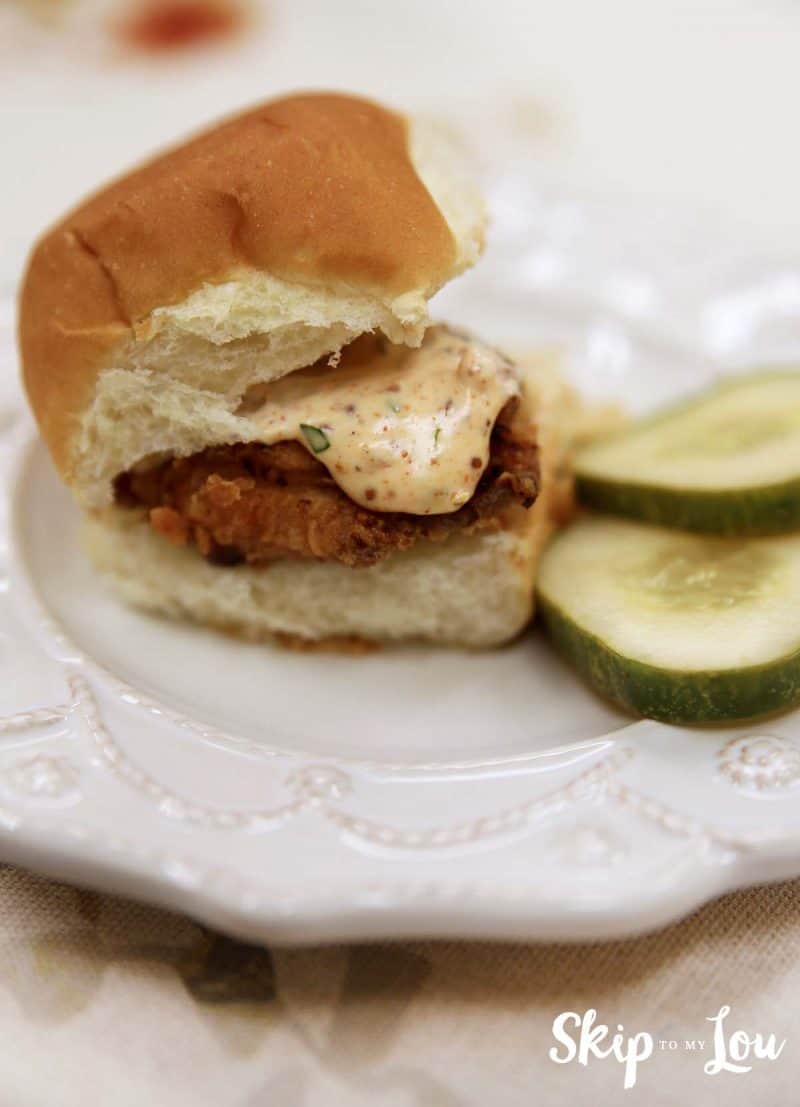 spicy fried chicken slider with spicy mayo