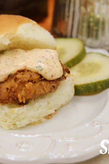 spicy fried chicken sliders with spicy mayo