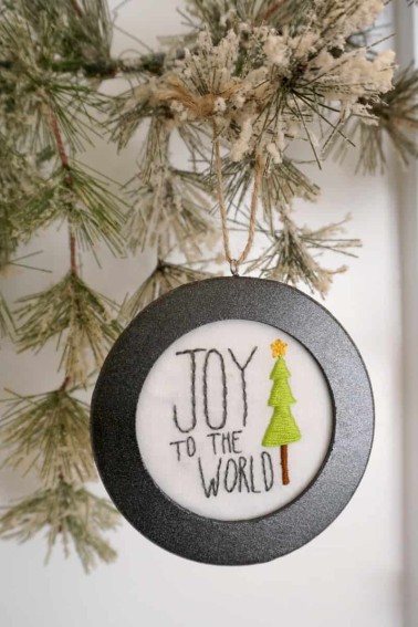 Embroidered ornament made from free pattern