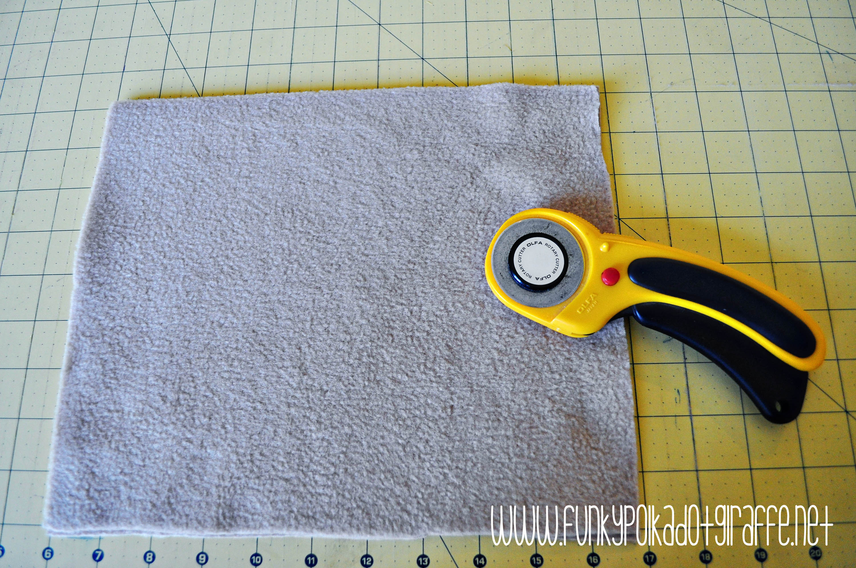 WWW.FUNKYPOLKADOTGIRAFFE.NET Supplies for making the gingerbread purse, felt, rotary cutter, and cutting pad. -Skip To My Lou