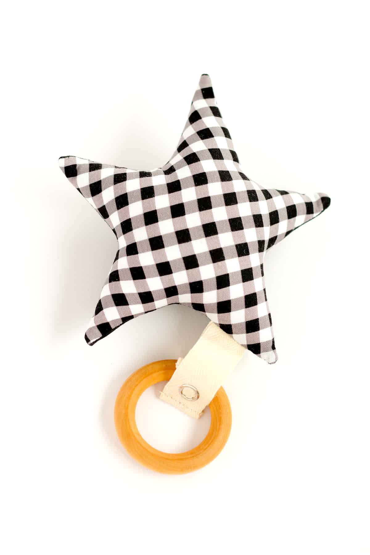 Wood Ring Baby Teether Toy - FREE PATTERN // deliacreates.com for skiptomylou.org