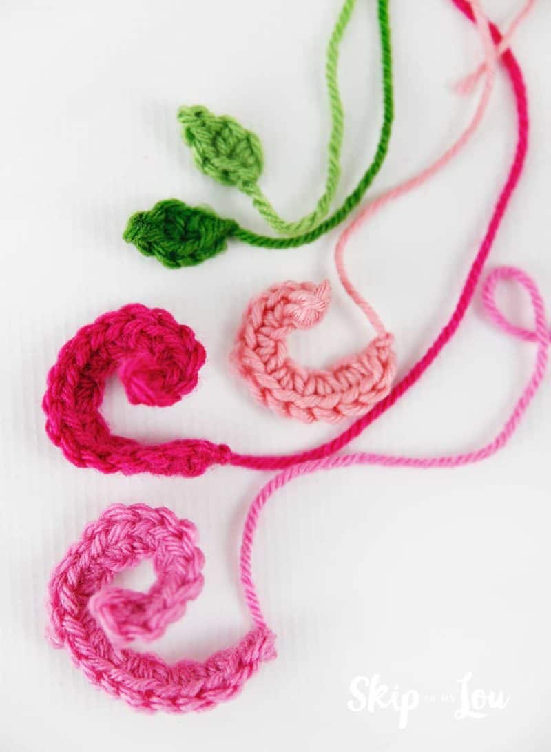 crochet flowers and leave before sewing