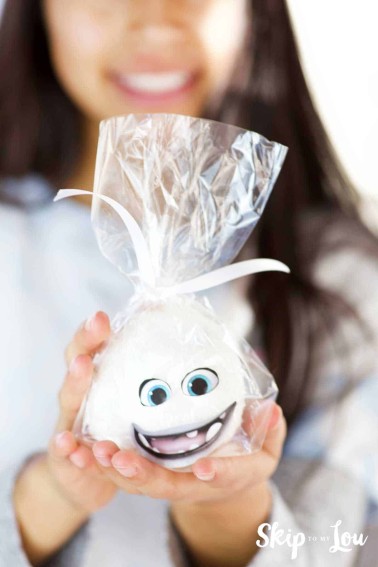 child holding hostess snoball Yeti Abominable movie